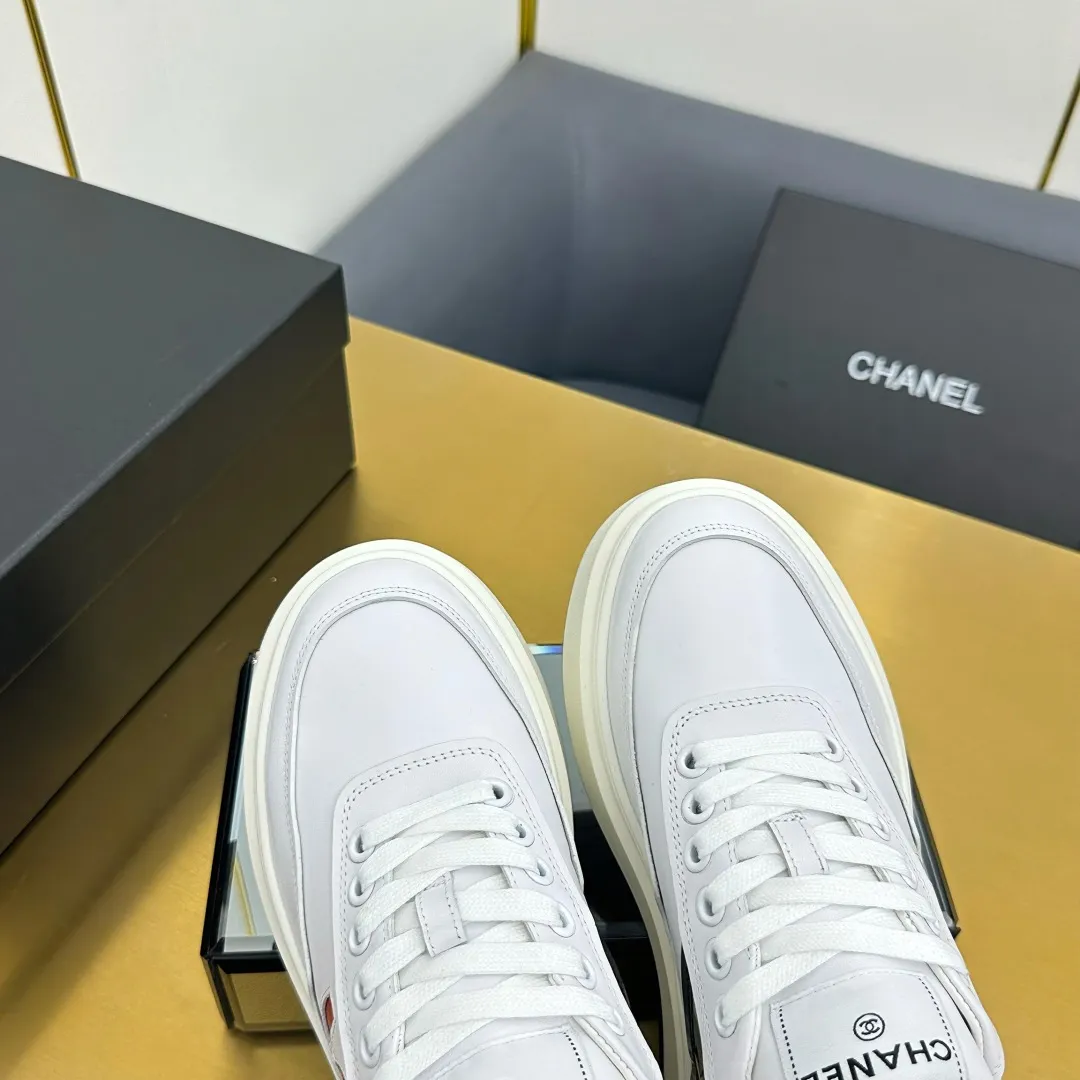 👟👟Ex-factory price 600👟👟 Upgraded version, upgraded version, upgraded version! No rebuttal accepted! ! ! ! Chanel Chanel panda shoes! 2025 counter's top casual sports shoes. This classic design; the upper is electro-embroidered with a variety of techniques; the outsole is fashionable and sporty; the unusual inclusion of a variety of color matching elements... The diversified mix and match is very good-looking and versatile, and can be used for leisure, fashion, sports, and outdoor... ꫛꫀꪝ Go➫ Materials: ❶Upper made of: original imported first-layer silk cowhide + original waterproof cloth + original first-layer cowhide ❷Inner lining: Original Yangli+Net ❸Outsole based on: Original TPU combination outsole Counter boutique packaging complete set for women 35–41 👉 👉